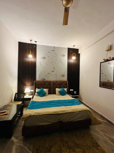 Shivjot hotel 객실 침대