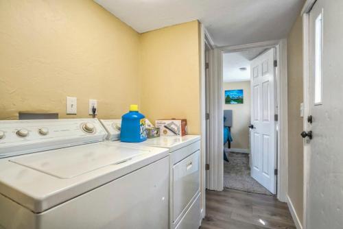 a laundry room with a washer and dryer at 3BR Mountains-Nearby Lakes- Budget Getaway in Palmer Lake