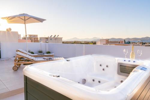 a bath tub on the roof of a house at Cielo Home in Zipárion