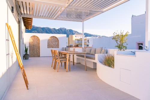 a patio with a table and chairs on a building at Cielo Home in Zipárion