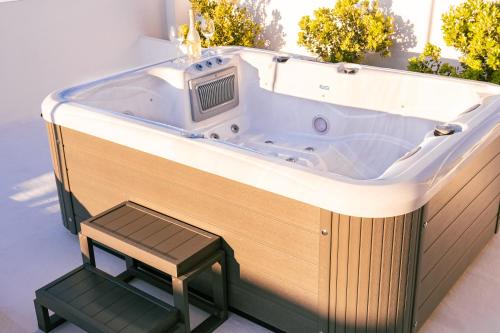 a jacuzzi tub with a stool next to it at Cielo Home in Zipárion