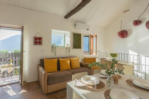 Χώρος καθιστικού στο The Green Nest by Lake Como by Rent All Como
