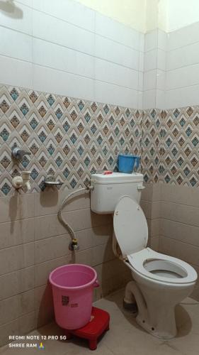 Koupelna v ubytování Ma durga niwas home stey