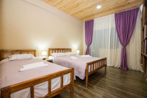 Postel nebo postele na pokoji v ubytování ციბენა • Tsibena