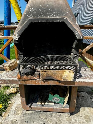 a grill sitting on top of a table at Vlasic Odmor - Villa Krajina II in Vlasic