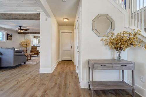 Istumisnurk majutusasutuses 3BR Modern w Lg Backyard Mtn Views & Hot Tub