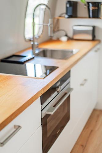 Una cocina o zona de cocina en Das Haidensee