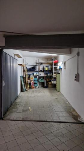 an empty garage with a room with a lot at Casa dolce casa in Sanremo