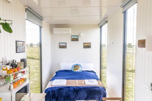 a small bedroom with a bed in a tiny house at Tiny Balloon House in Canowindra