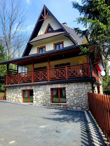 a large house with a balcony on top of it at Willa Anna in Kościelisko