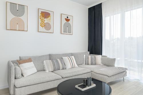 Foto Family Apartment in Poznań with 2 Parking Spaces, 3 Bedrooms and Balcony by Noclegi Renters 1