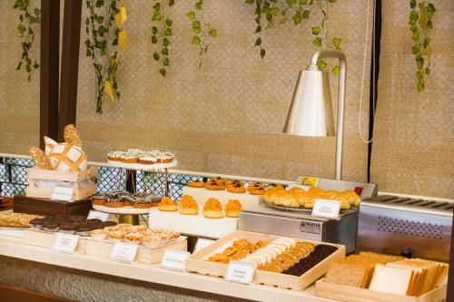 Makanan di atau berdekatan hotel