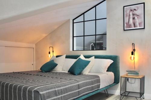 Cama ou camas em um quarto em ROOFTOP A casa di Tatta - apartments by the sea