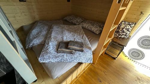 an overhead view of a bed in a wooden cabin at Maringotka Trojzemka in Hrádek nad Nisou