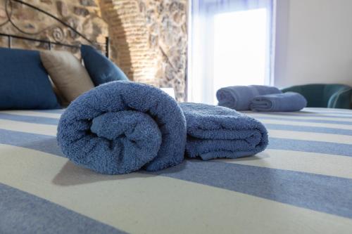 a couple of towels sitting on a bed at Casa Di Circe Vista Mare - Centralissima, ad un passo da Tutto in Terracina