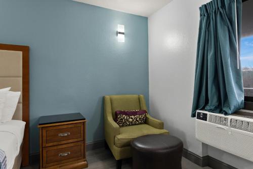 Katil atau katil-katil dalam bilik di Americas Best Value Inn Bangor