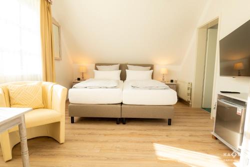 Postel nebo postele na pokoji v ubytování Landhotel Rosenhof am Plauer See garni mit E-Lade Säule