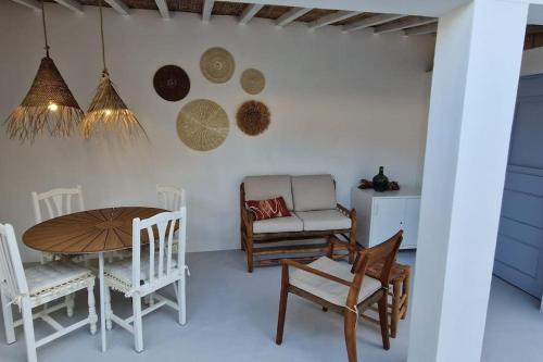 a dining room with a table and chairs at Casa Digo - Bright & Stylish in Lagos