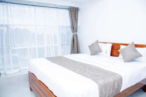 Łóżko lub łóżka w pokoju w obiekcie The Grand Rocks Hotel Limited