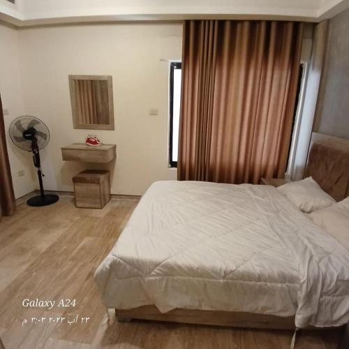 Ліжко або ліжка в номері Alqaisi Group