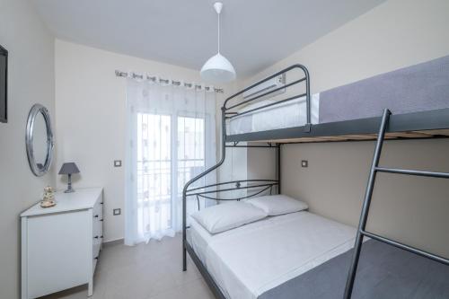 a bedroom with two bunk beds and a desk at Nimarevi Apartment in Soroni