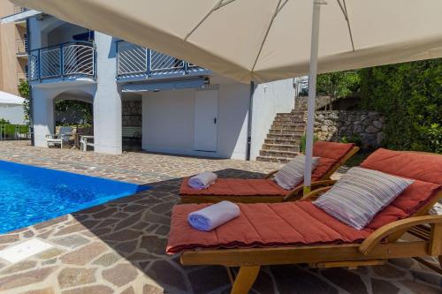 Mit tollem Pool nur 100 Meter zum Strand