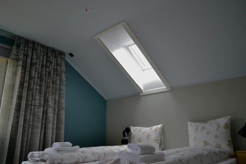 a bedroom with a bed and a skylight at Andenes Suitehotel in Andenes