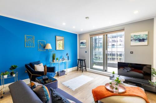 a living room with a blue wall at LUX London Balcony 3bed 2bath canal view massive terrace in London