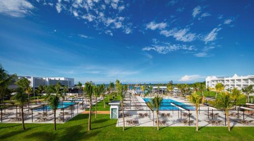 vista para a piscina no resort em Riu Montego Bay - Adults Only - All Inclusive em Montego Bay