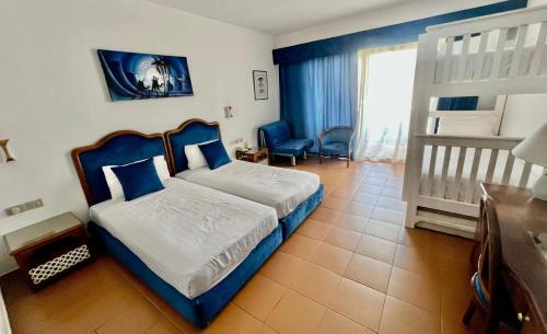 En eller flere senge i et værelse på Domina coral Bay diving Spa casino sultan beach