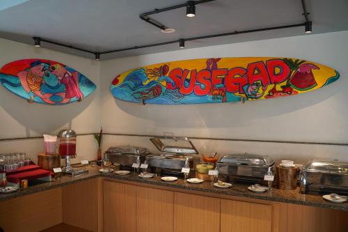 Comida en o cerca de este resort
