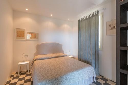 Tempat tidur dalam kamar di Casa del Gelso - Trullo collinare con Vista Mare