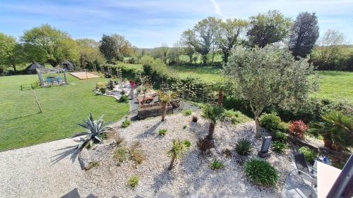 an overhead view of a garden with plants at MOR-HA-MARCH Chambres d'Hôtes in Sarzeau