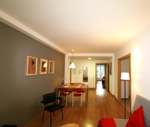 a living room and dining room with a table and chairs at Apartamento Labegain 1 in Sestao