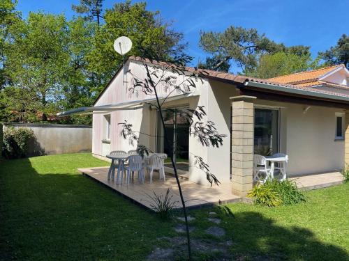 VILLA AU COEUR DE RONCE LES BAINS 200 mètres de la plage