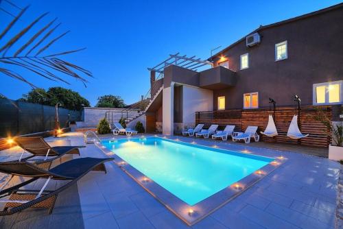 Ferienhaus mit Privatpool für 12 Personen ca 300 qm in Šišan, Istrien Südküste von Istrien