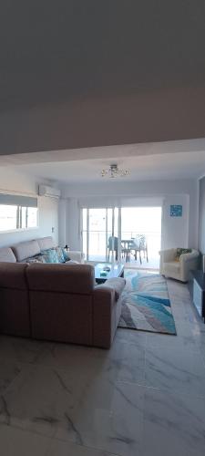 Beachfront Apartment with Sea View & Balcony PMT16