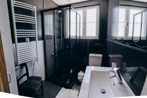 a bathroom with a sink and a shower and a toilet at Casa das Pomegranates in Ílhavo
