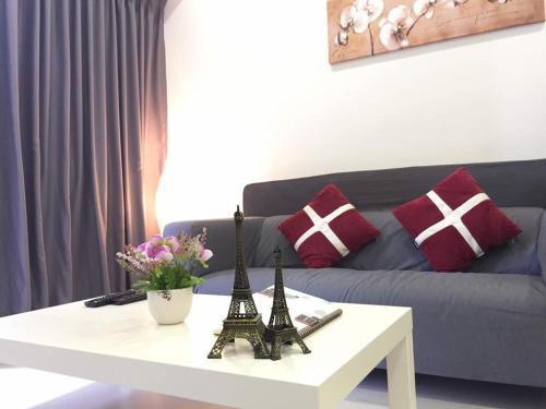 a living room with a white table and a couch at Icon Residenz Icon City, Petaling Jaya by De Harlequins Guesthouse in Petaling Jaya