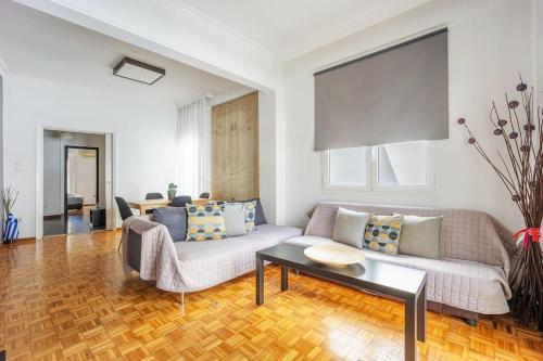 Apartment in the Middle of Everything