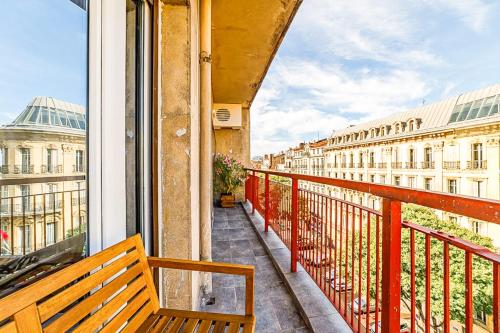 a balcony with a bench and a view of buildings at Le Garibaldi - Appart 3 chambres clim avec balcon in Marseille