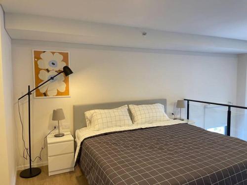 Postel nebo postele na pokoji v ubytování 2512 Siamese 87 2 bed apartment素坤逸 BTS On Nut LOFT 两房