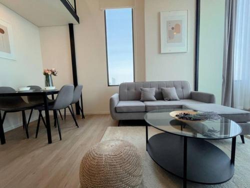 Posezení v ubytování 2512 Siamese 87 2 bed apartment素坤逸 BTS On Nut LOFT 两房