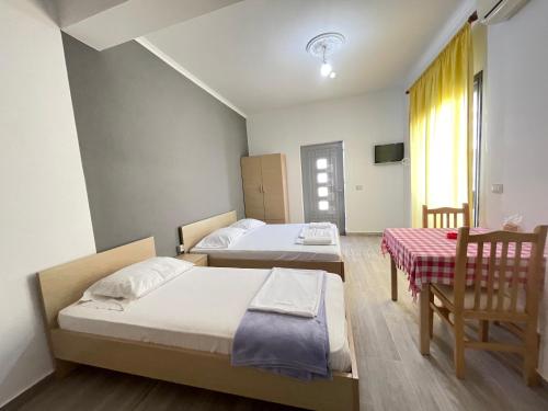 Llit o llits en una habitació de Mario Studios Ksamil