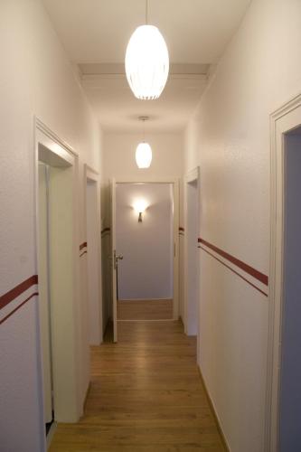 an empty hallway with a light fixture and a hallway at Palatium Bad Ems in Bad Ems