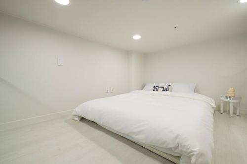 Postel nebo postele na pokoji v ubytování Warm Thing