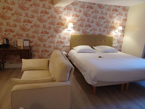 a bedroom with a bed and a couch at Grand Hôtel de l'Europe - Morlaix Centre in Morlaix