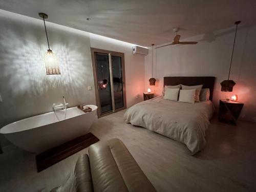 Ένα ή περισσότερα κρεβάτια σε δωμάτιο στο Villa de lujo en playamar