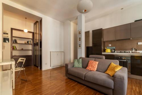 GuestHost - Chic Stay at Magnagrecia Rome Apartment