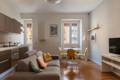 GuestHost - Chic Stay at Magnagrecia Rome Apartment